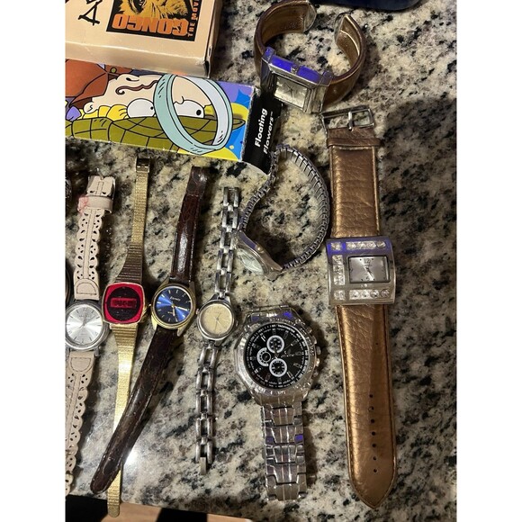 Mixed Watch Lot Parts and Repair/untested 3.35 Lbs - Picture 4 of 5